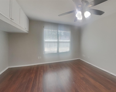 10115 Prospect Hill Drive - Photo Thumbnail 7