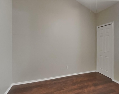 10115 Prospect Hill Drive - Photo Thumbnail 12