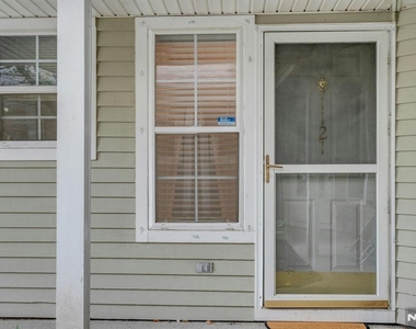 1121 Hyde Park - Photo Thumbnail 1