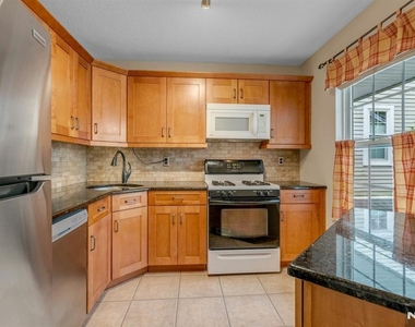 1121 Hyde Park - Photo Thumbnail 7