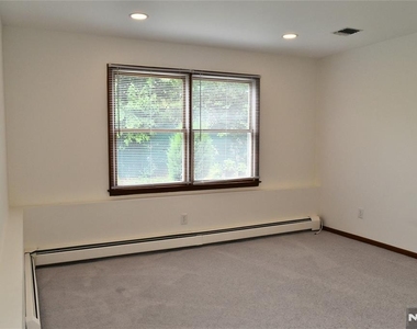 28 Elmhurst - Photo Thumbnail 4