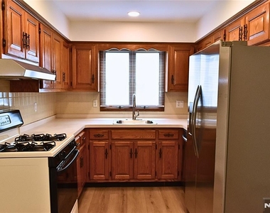 28 Elmhurst - Photo Thumbnail 7