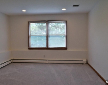 28 Elmhurst - Photo Thumbnail 5