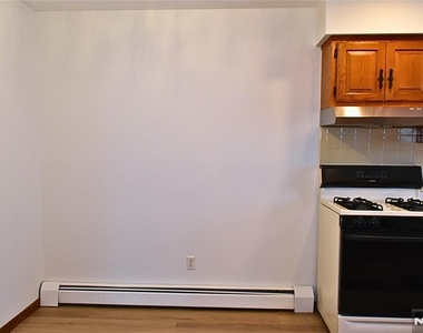 28 Elmhurst - Photo Thumbnail 9