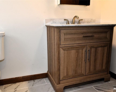 28 Elmhurst - Photo Thumbnail 19