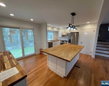 70 Beverly - Photo Thumbnail 3