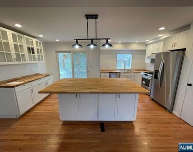70 Beverly - Photo Thumbnail 2