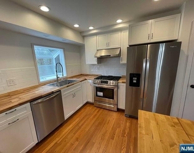 70 Beverly - Photo Thumbnail 9