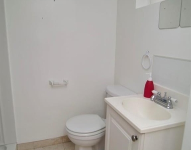 132 Queen Anne - Photo Thumbnail 8