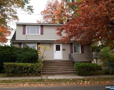 132 Queen Anne - Photo Thumbnail 1