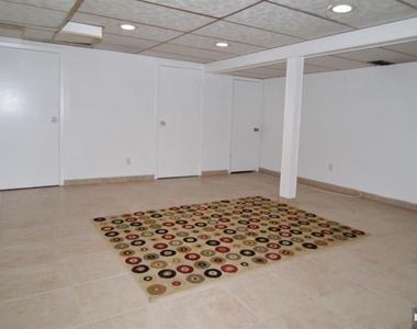132 Queen Anne - Photo Thumbnail 6