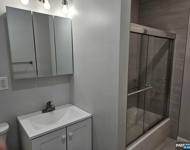 133 Anderson - Photo Thumbnail 17