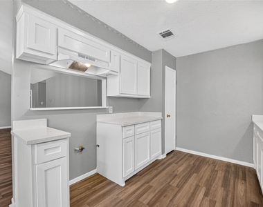 15911 Dunman Lane - Photo Thumbnail 10