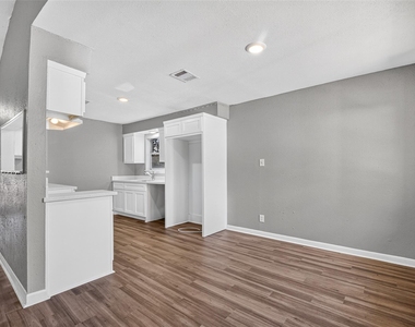 15911 Dunman Lane - Photo Thumbnail 7