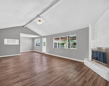 15911 Dunman Lane - Photo Thumbnail 5