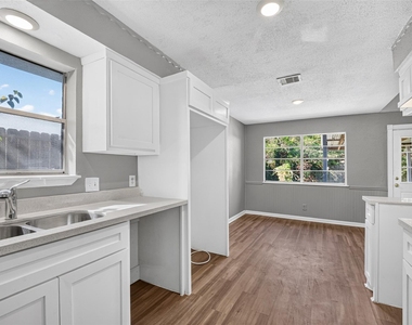 15911 Dunman Lane - Photo Thumbnail 15