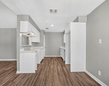 15911 Dunman Lane - Photo Thumbnail 9