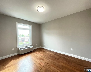 116 Essex - Photo Thumbnail 11