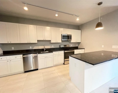 116 Essex - Photo Thumbnail 5