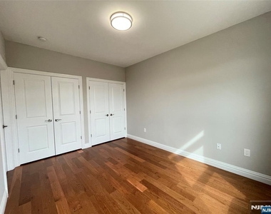 116 Essex - Photo Thumbnail 12