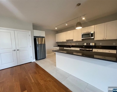 116 Essex - Photo Thumbnail 3