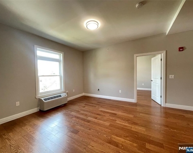 116 Essex - Photo Thumbnail 10