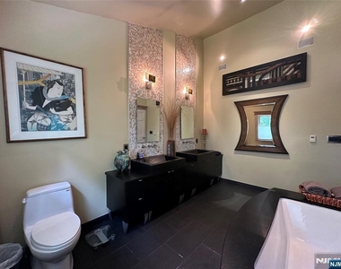 127 Howard - Photo Thumbnail 26