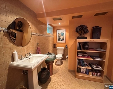 127 Howard - Photo Thumbnail 37
