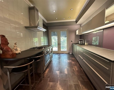 127 Howard - Photo Thumbnail 11