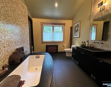 127 Howard - Photo Thumbnail 25