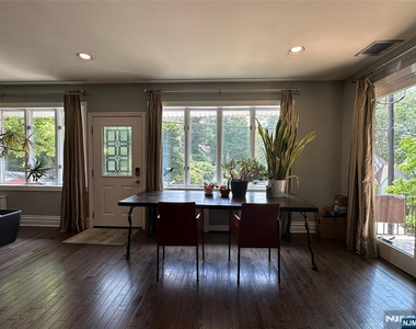 127 Howard - Photo Thumbnail 9