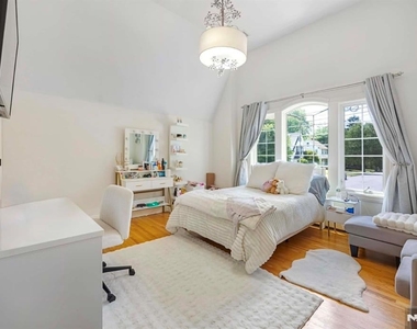 86 George - Photo Thumbnail 25