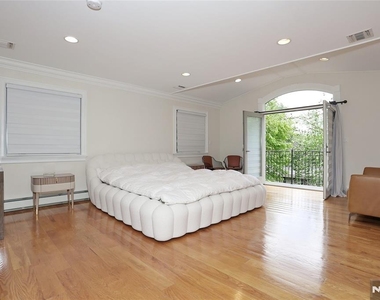 65 Ross - Photo Thumbnail 22