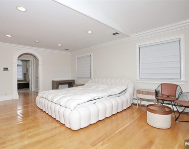 65 Ross - Photo Thumbnail 23
