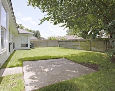 5107 Rivertree Lane - Photo Thumbnail 12
