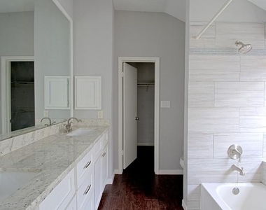 5107 Rivertree Lane - Photo Thumbnail 15