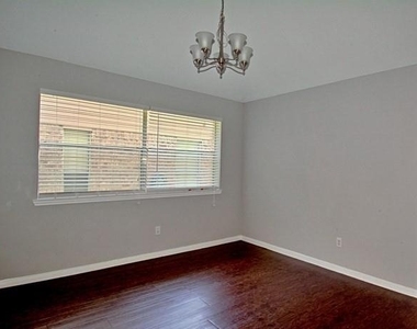 5107 Rivertree Lane - Photo Thumbnail 18