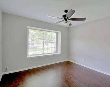 5107 Rivertree Lane - Photo Thumbnail 8