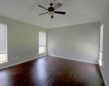 5107 Rivertree Lane - Photo Thumbnail 10