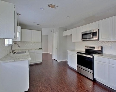 5107 Rivertree Lane - Photo Thumbnail 6