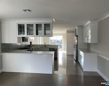 56 W Ruby - Photo Thumbnail 8