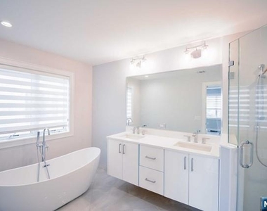 56 W Ruby - Photo Thumbnail 3