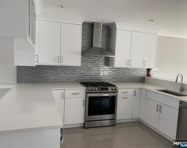 56 W Ruby - Photo Thumbnail 9