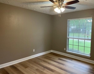 1314 Oak Hollow Drive - Photo Thumbnail 6