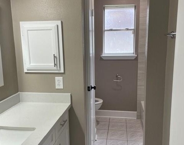 1314 Oak Hollow Drive - Photo Thumbnail 7