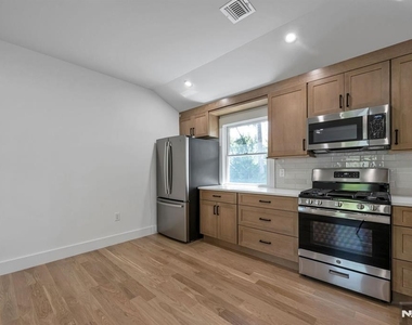 399 Gilbert - Photo Thumbnail 7
