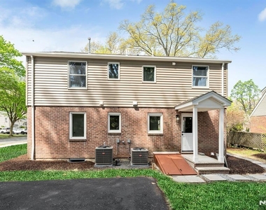 399 Gilbert - Photo Thumbnail 13