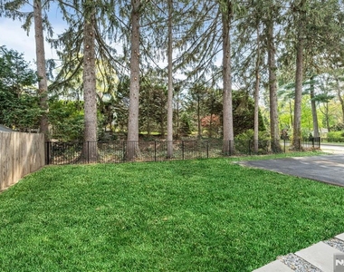 399 Gilbert - Photo Thumbnail 16