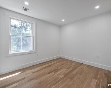 399 Gilbert - Photo Thumbnail 9