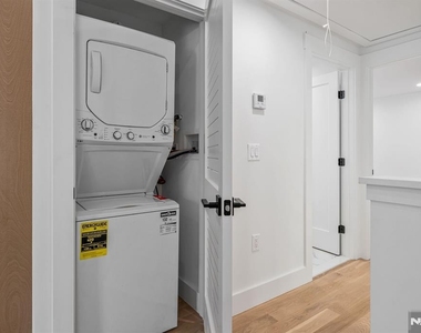 399 Gilbert - Photo Thumbnail 11